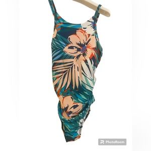NWT Women’s Kona Sol High Coverage One-Piece Swimsuit, Size S (4-6).